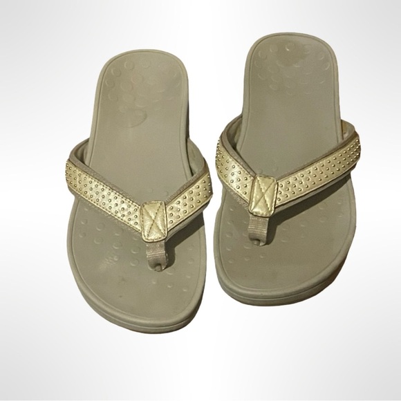 Vionic metallic studded sandals flip-flops pacific‎ kehoe women’s size 8 - Picture 1 of 5